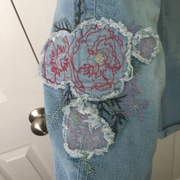 Black Daisy Floral Embroidered Straight Leg Jeans - Picture 6 of 11